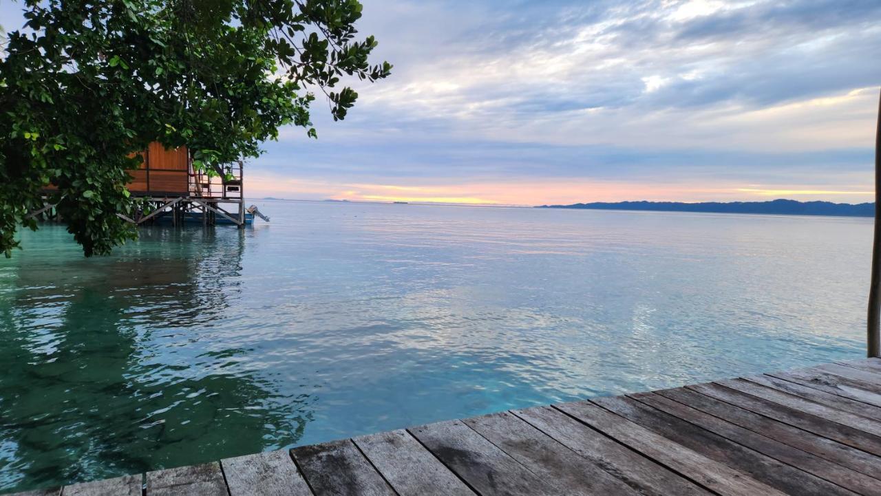 Terimakasih Homestay Pulau Mansuar Exteriér fotografie